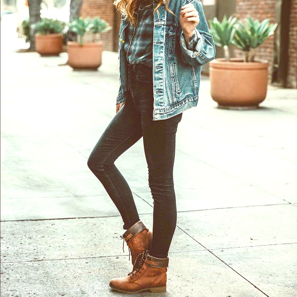 Teva De La Vina Lace Up Boots